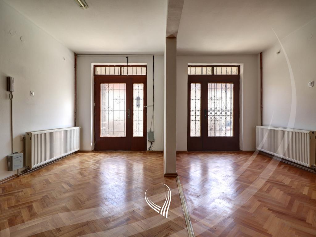 Zyre 435m2 me qira në lagjen Pejton3