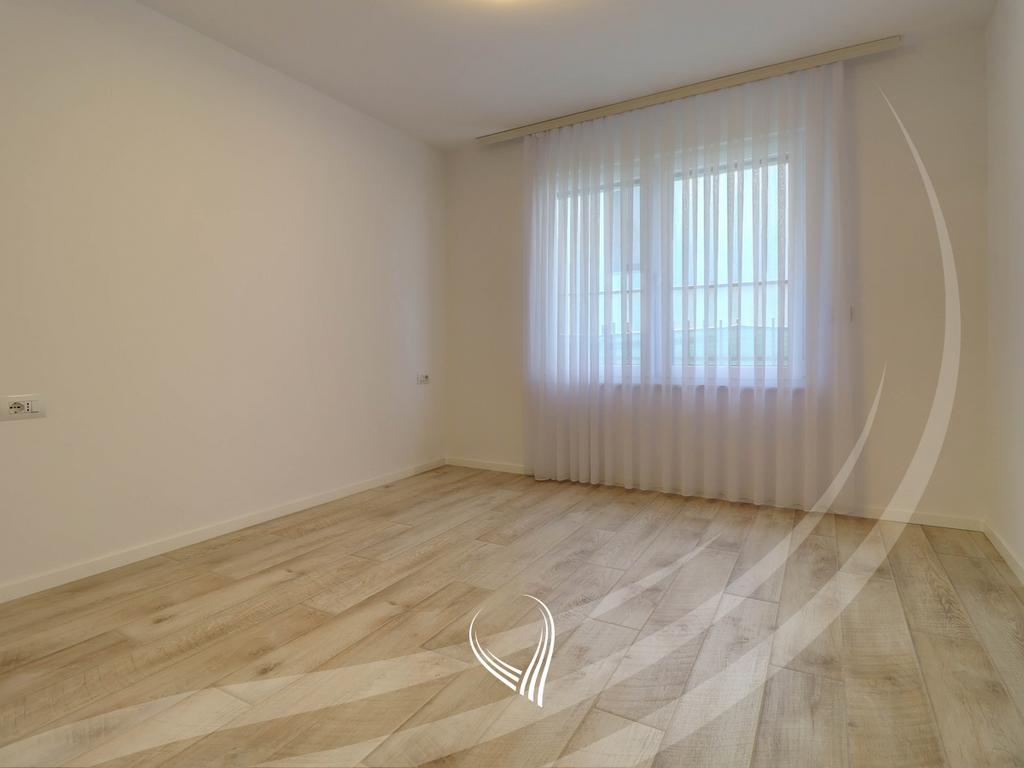 Shtëpi me 3 dhoma gjumi në shitje në lagjen Matiçan6