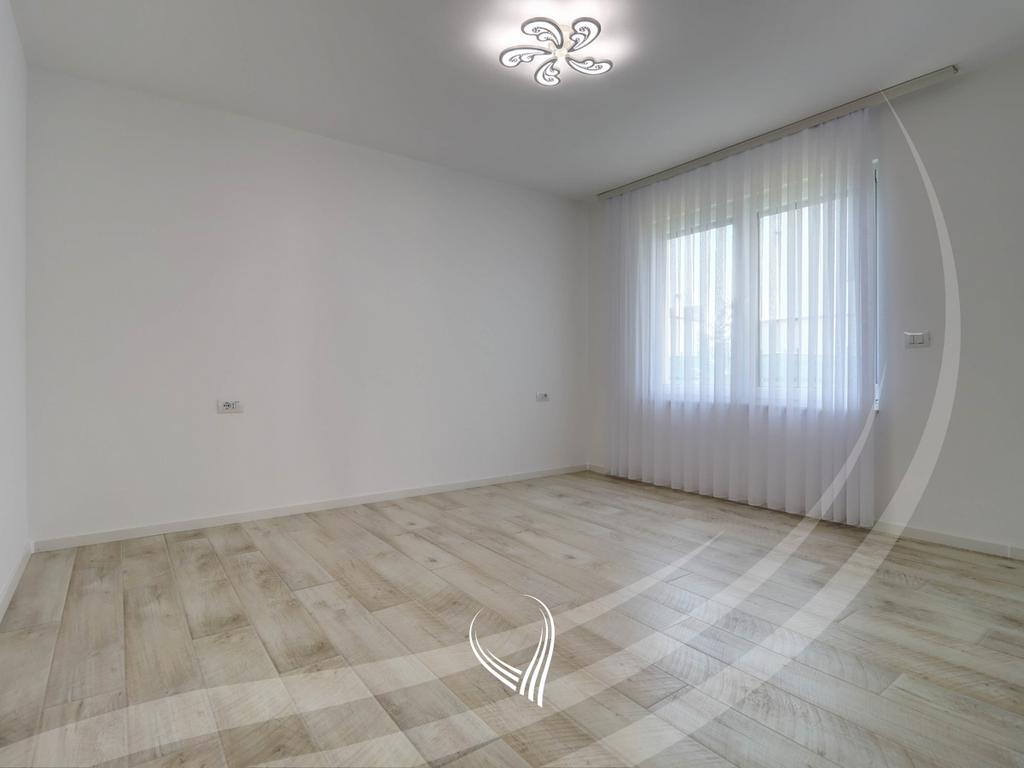 Shtëpi me 3 dhoma gjumi në shitje në lagjen Matiçan7