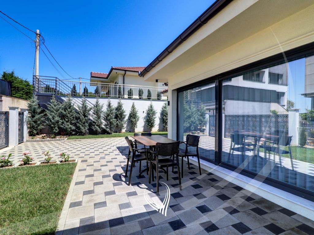 Shtëpi me 3 dhoma gjumi në shitje në lagjen Matiçan12