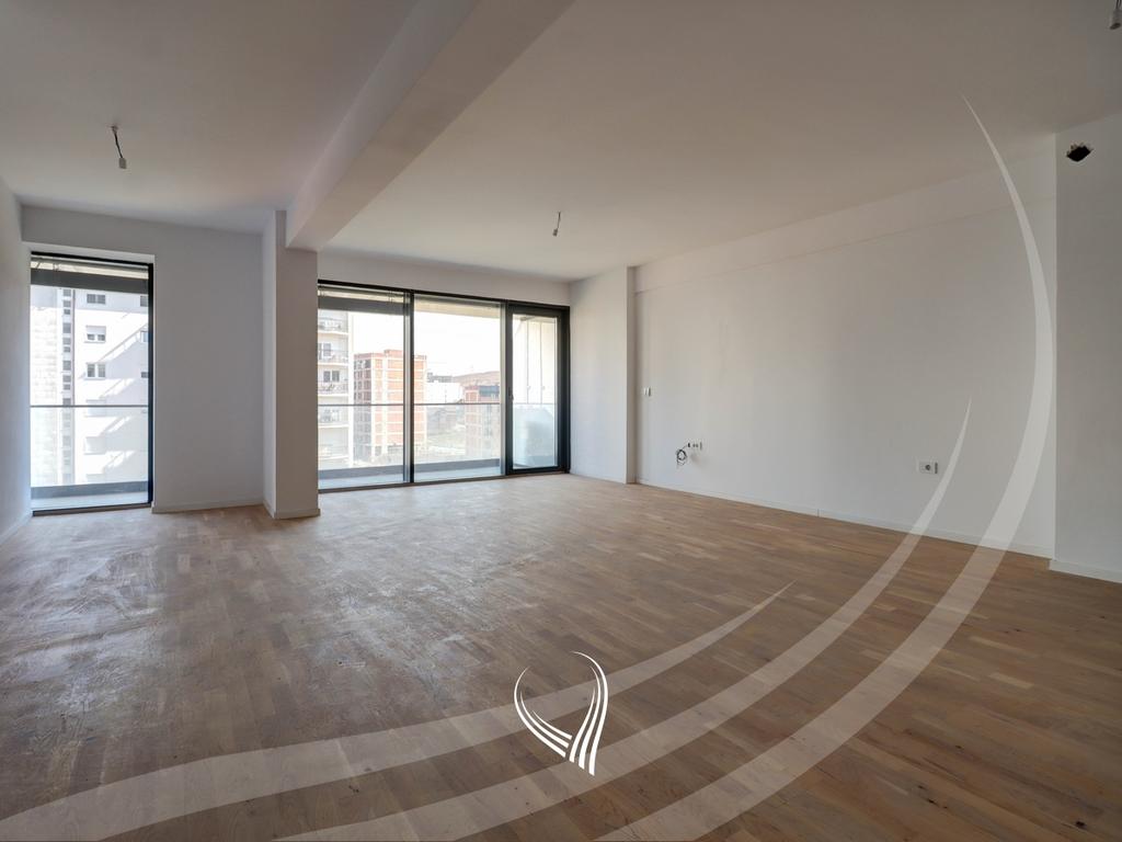 Banesë me 4 dhoma gjumi në shitje në lagjen Mati 1 – Rruga A1