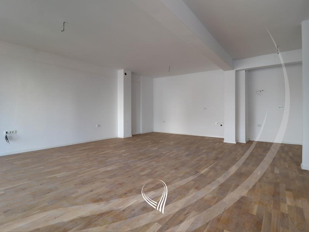 Banesë me 4 dhoma gjumi në shitje në lagjen Mati 1 – Rruga A3