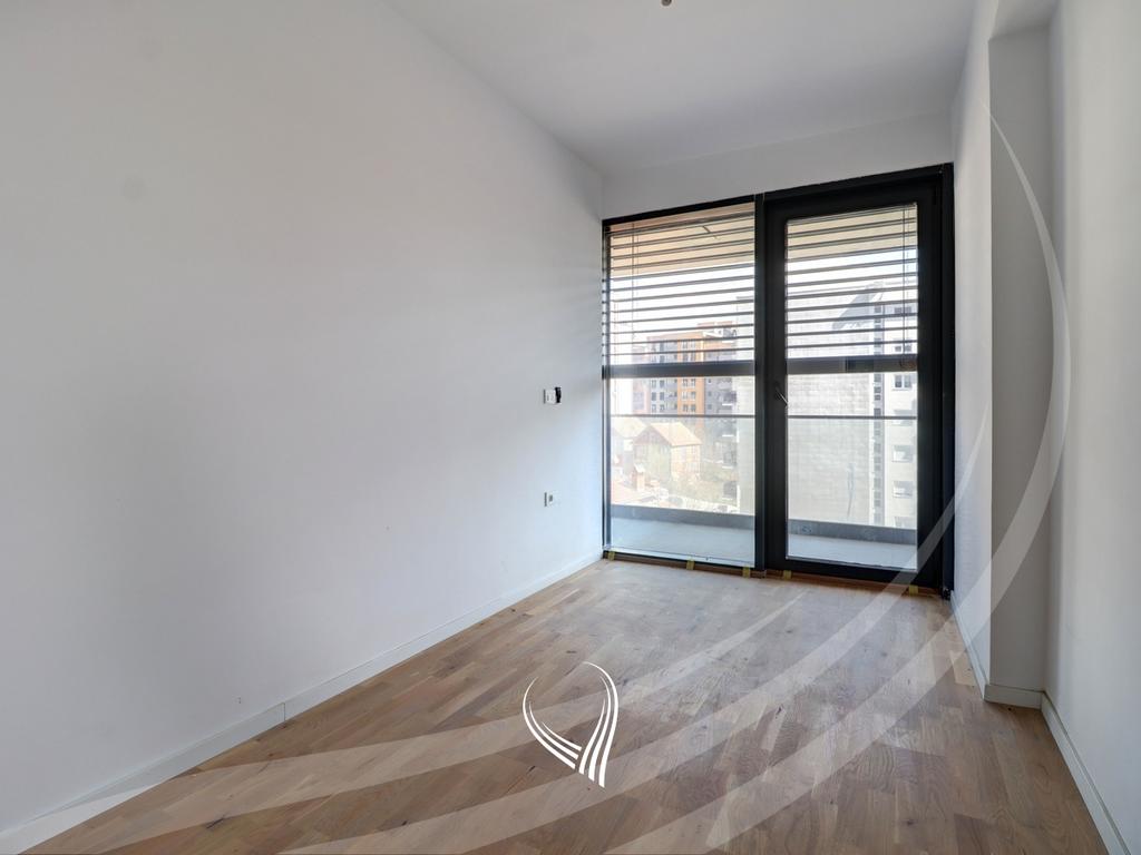 Banesë me 4 dhoma gjumi në shitje në lagjen Mati 1 – Rruga A5