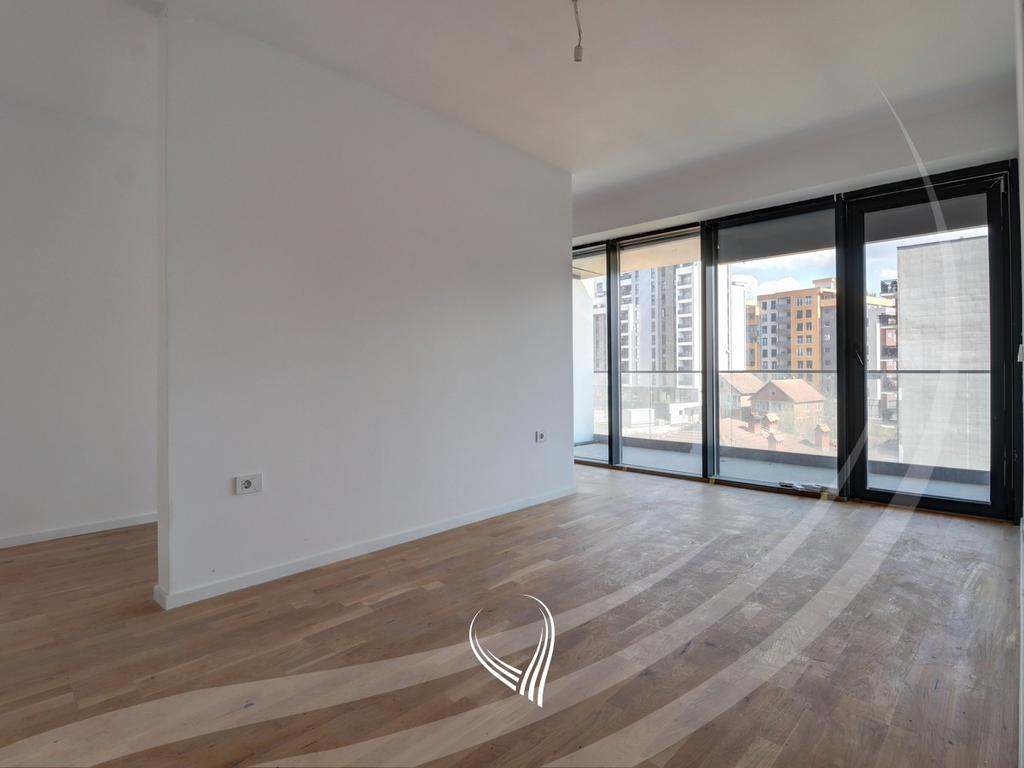 Banesë me 4 dhoma gjumi në shitje në lagjen Mati 1 – Rruga A7