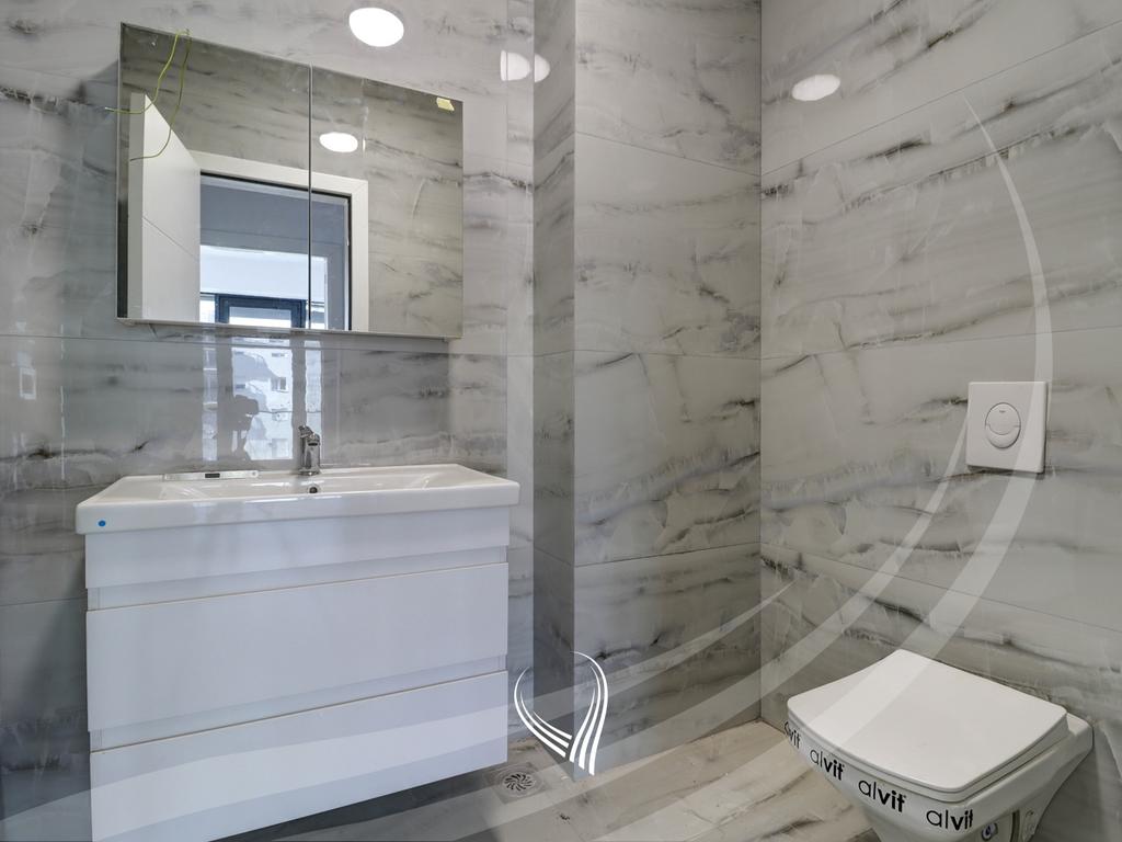 Banesë me 4 dhoma gjumi në shitje në lagjen Mati 1 – Rruga A14