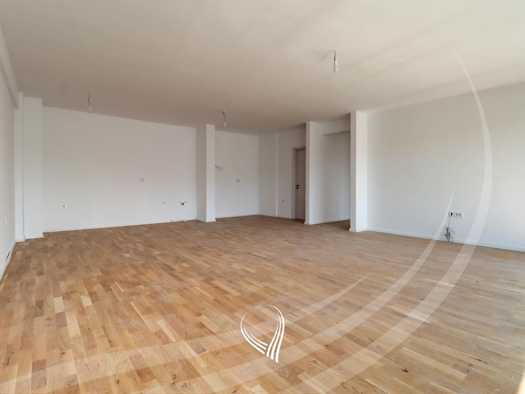 Banesë me 4 dhoma gjumi në shitje në lagjen Mati 1 – Rruga A2