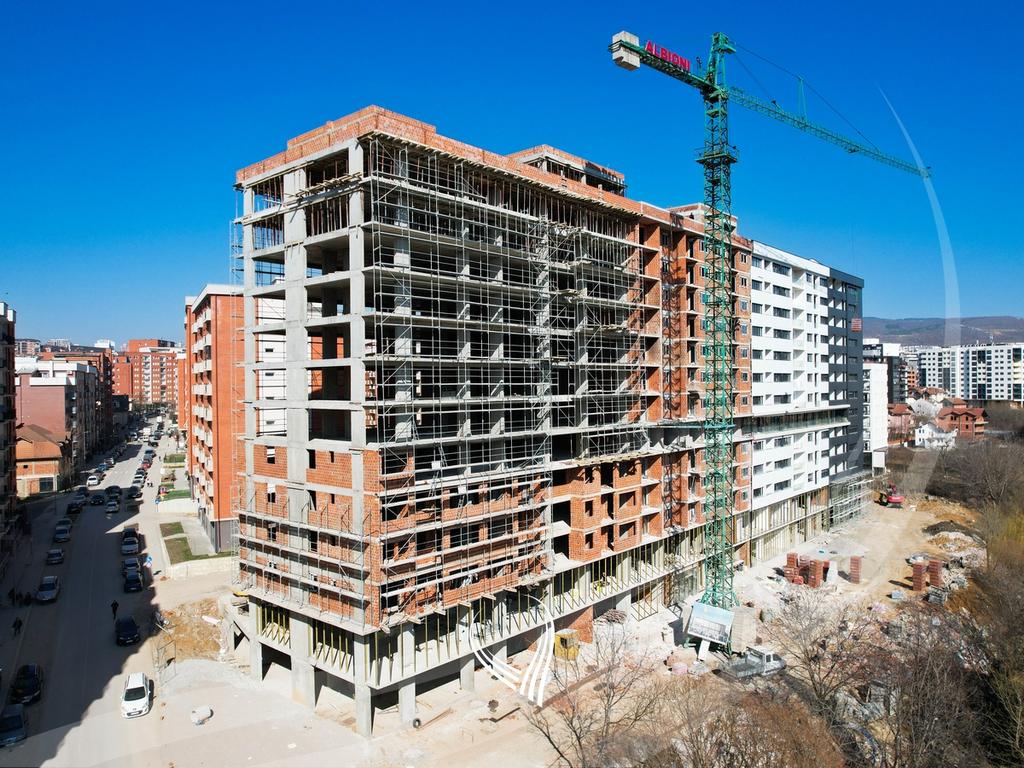 Banesë me 4 dhoma gjumi në shitje në lagjen Mati 1 – Rruga A13