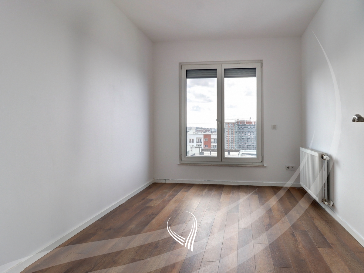 Zyre me 4 dhoma pune me qira në lagjen e Muhaxherëve4