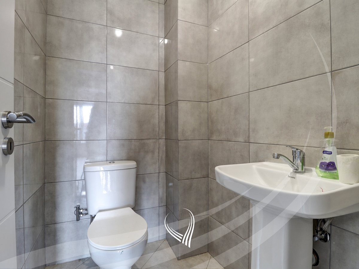 Zyre me 4 dhoma pune me qira në lagjen e Muhaxherëve8