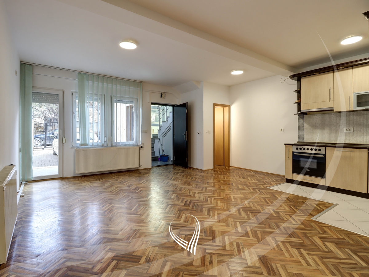 Objekt afarist 330m2 me qira në lagjen Ulpiana2