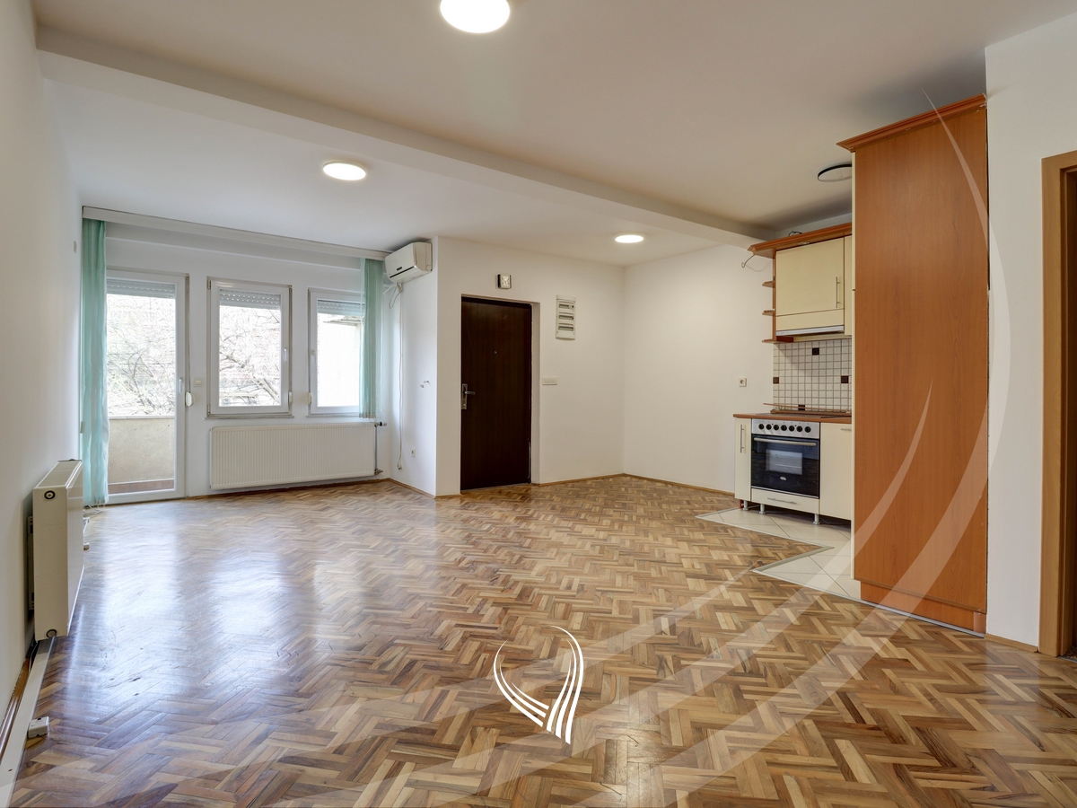 Objekt afarist 330m2 me qira në lagjen Ulpiana6