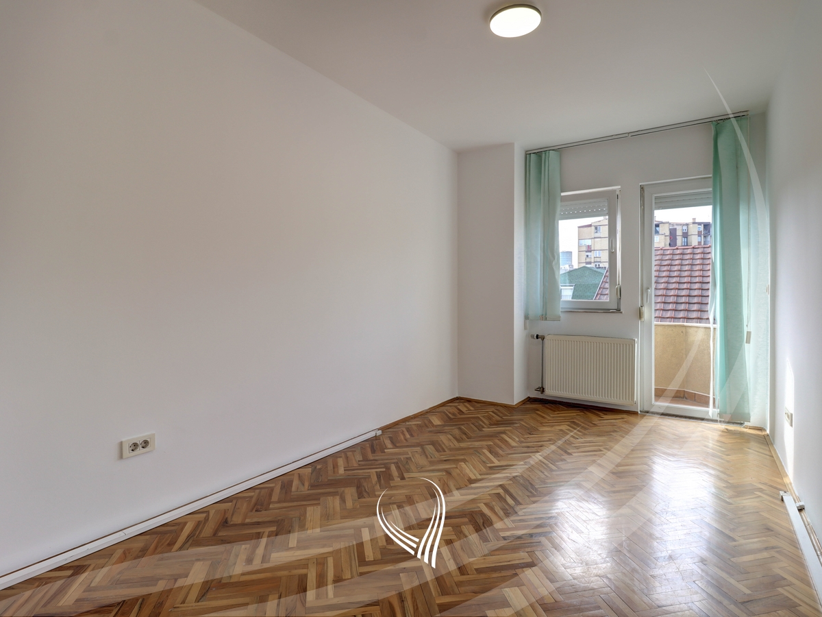 Objekt afarist 330m2 me qira në lagjen Ulpiana7