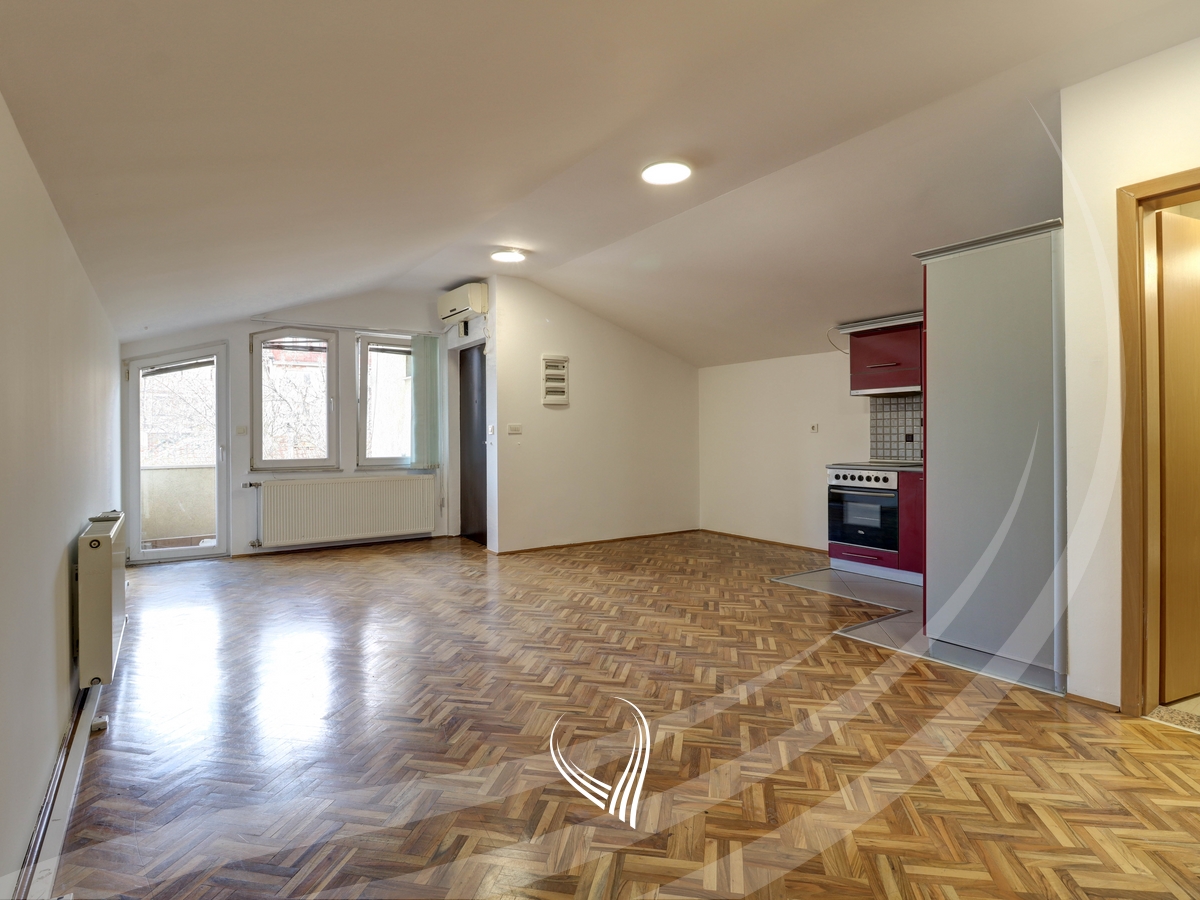 Objekt afarist 330m2 me qira në lagjen Ulpiana10