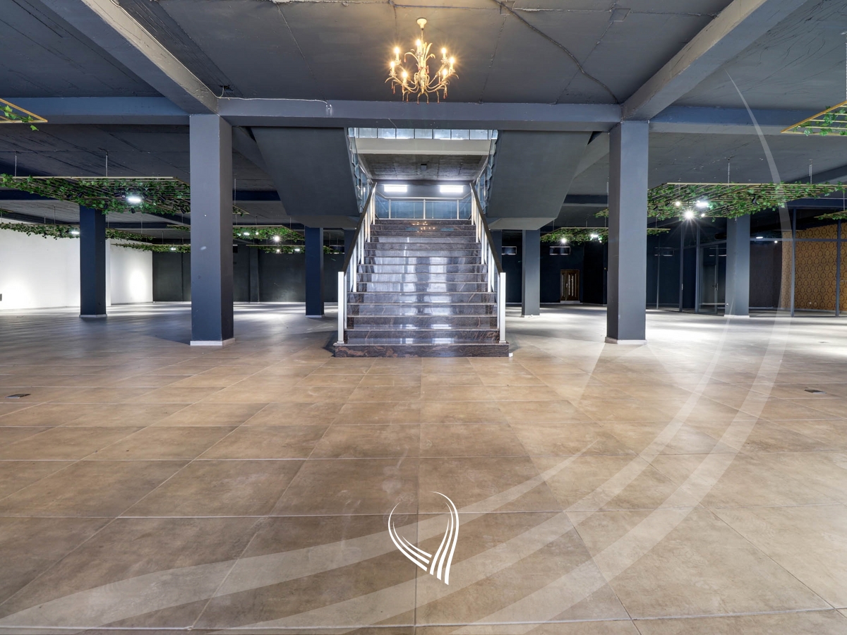 Objekt afarist 3800m2 me qira në Prelez1