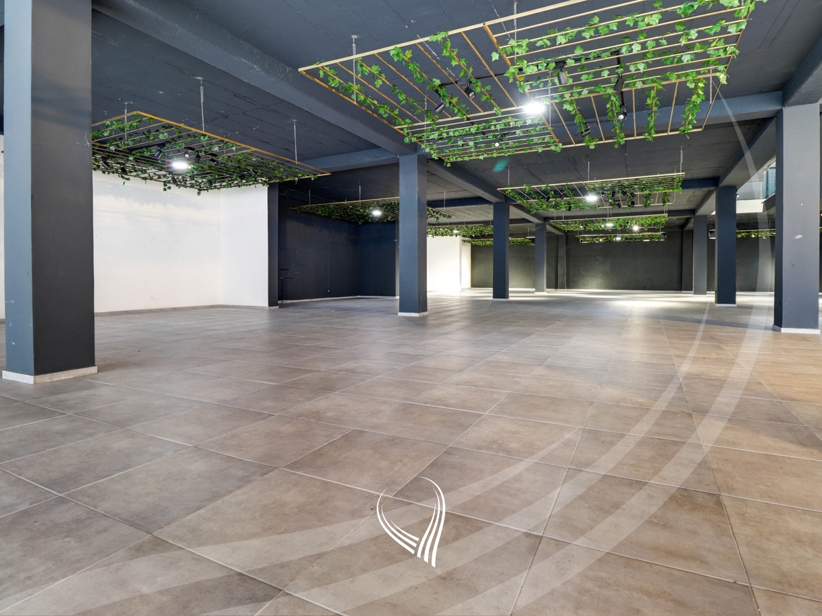 Objekt afarist 3800m2 me qira në Prelez3