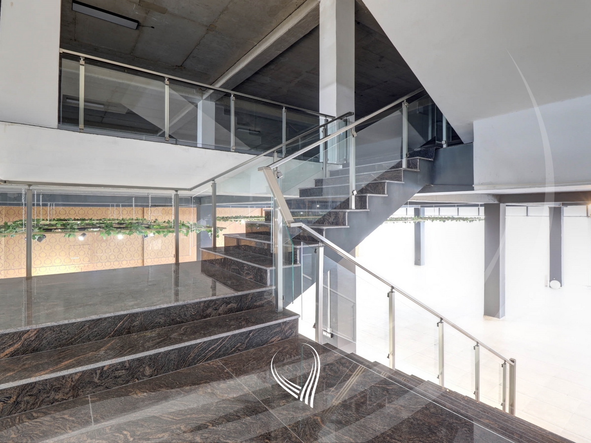 Objekt afarist 3800m2 me qira në Prelez11