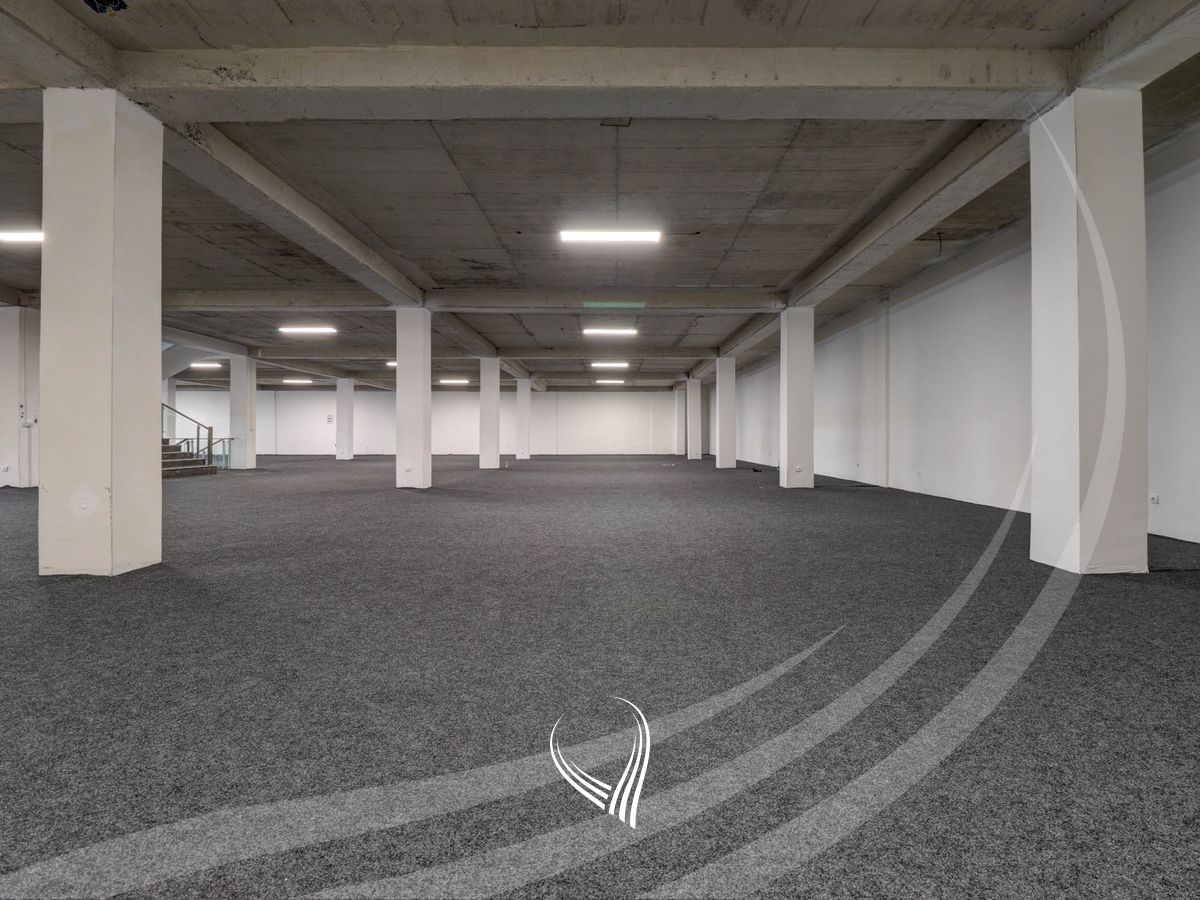 Objekt afarist 3800m2 me qira në Prelez13