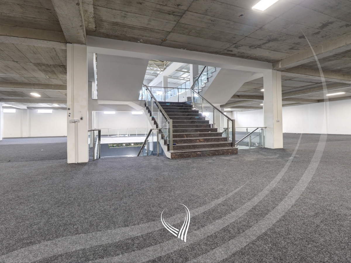 Objekt afarist 3800m2 me qira në Prelez14