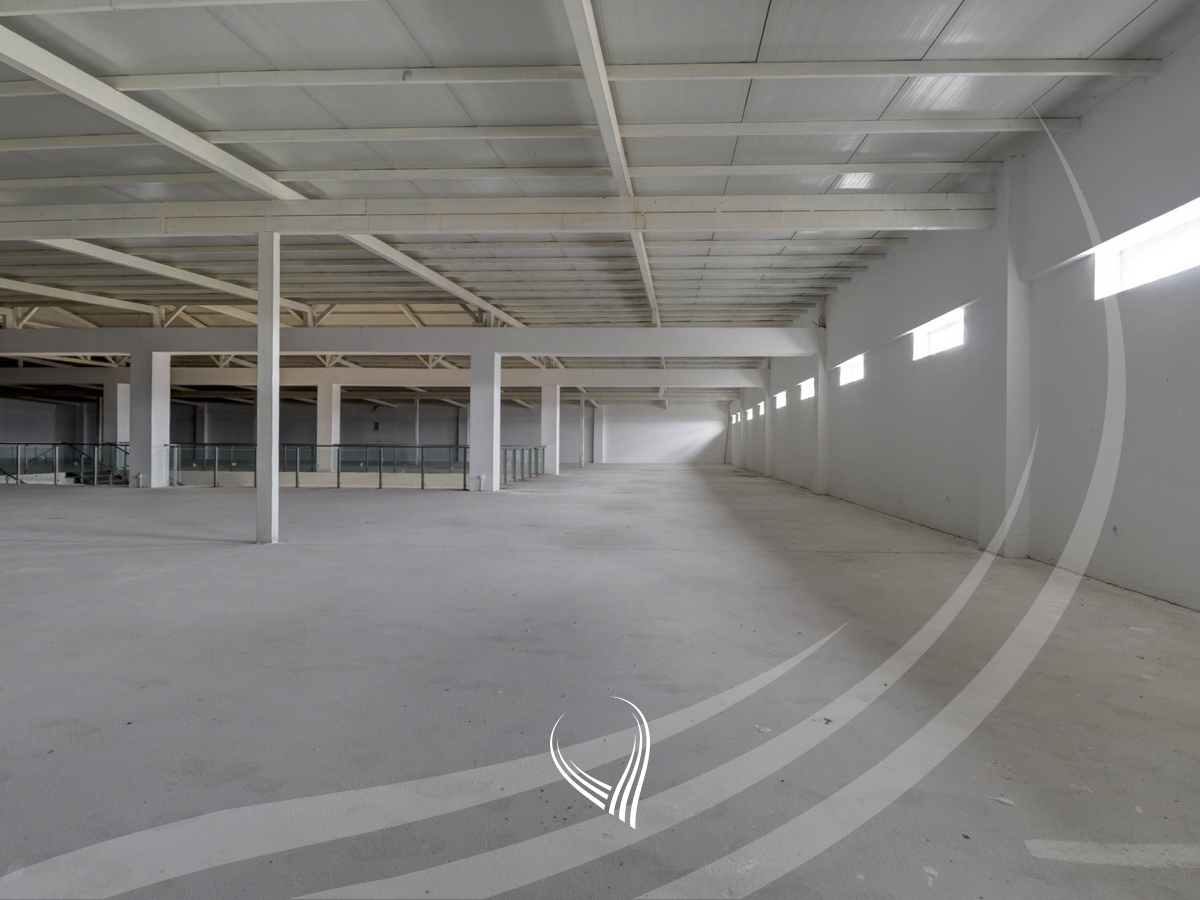 Objekt afarist 3800m2 me qira në Prelez16