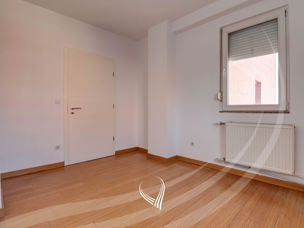 Banesë me 2 dhoma gjumi në shitje në lagjen Mati 18