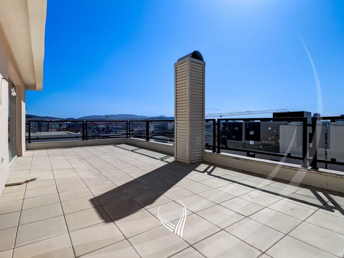 Penthouse – Zyre me 5 dhoma pune me qira në lagjen Mati 18