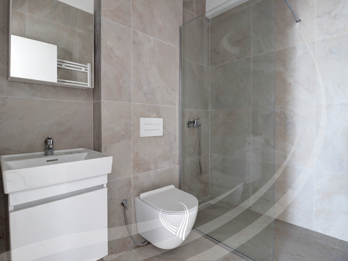 Penthouse – Zyre me 5 dhoma pune me qira në lagjen Mati 112