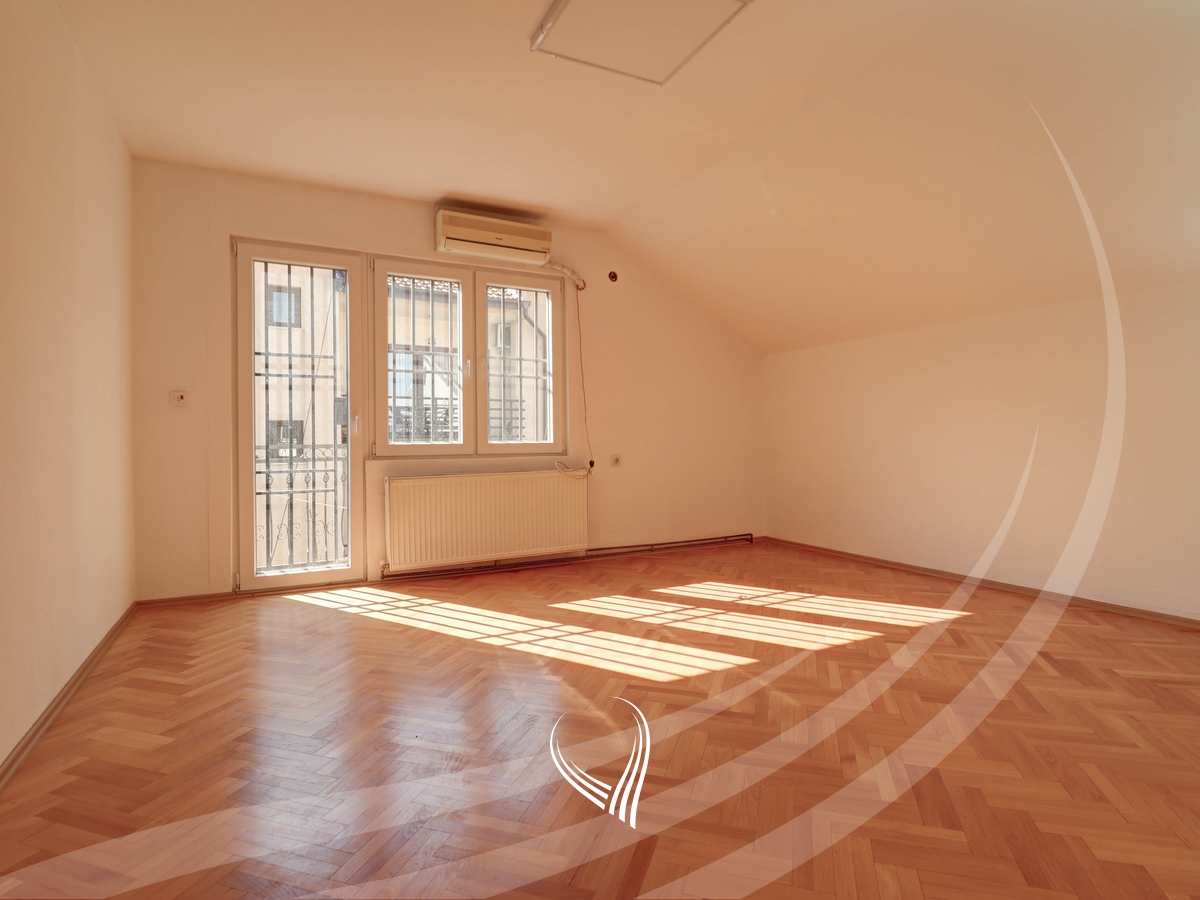 Zyre 435m2 me qira në lagjen Pejton15