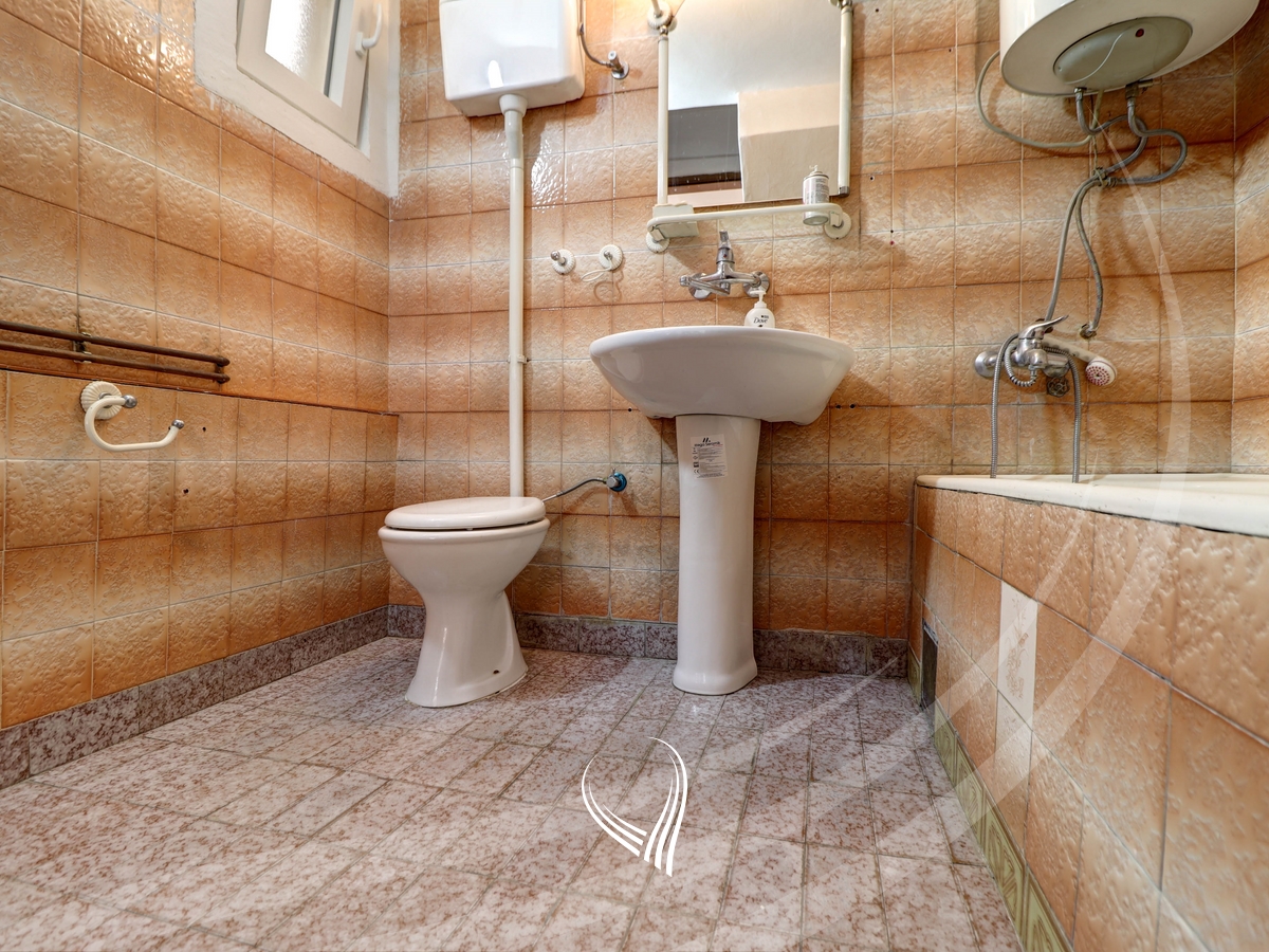 Zyre 435m2 me qira në lagjen Pejton21