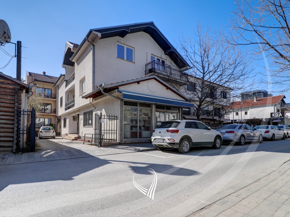 Zyre 435m2 me qira në lagjen Pejton23