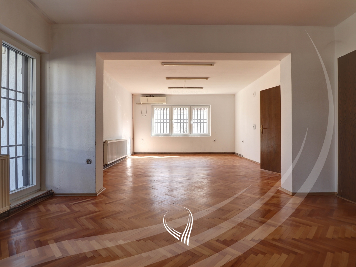 Zyre 435m2 me qira në lagjen Pejton0