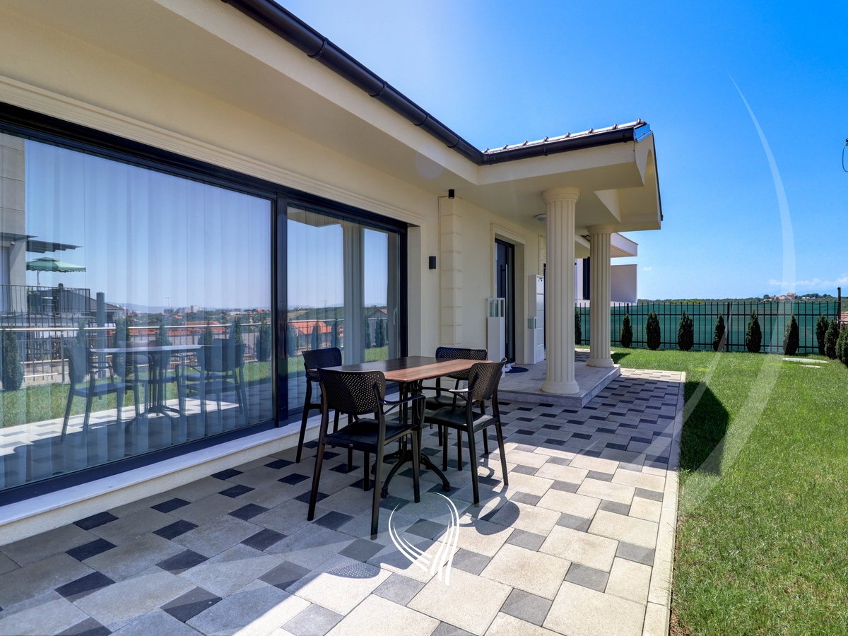 Shtëpi me 3 dhoma gjumi në shitje në lagjen Matiçan13