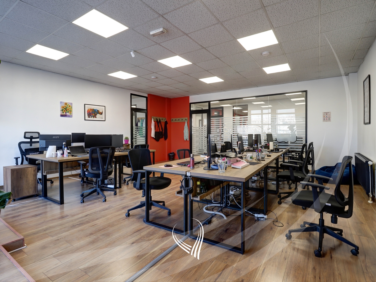 Hapësirë afariste për zyre 480m2 me qira në lagjen Pejton1