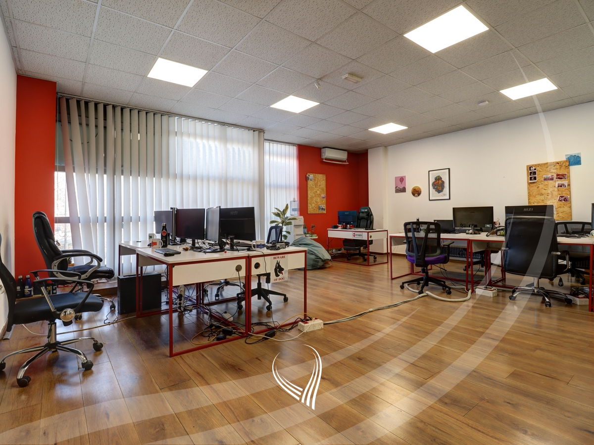 Hapësirë afariste për zyre 480m2 me qira në lagjen Pejton3