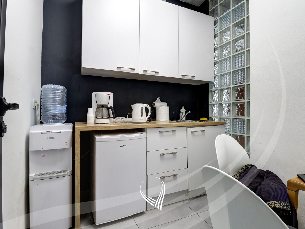 Hapësirë afariste për zyre 480m2 me qira në lagjen Pejton12