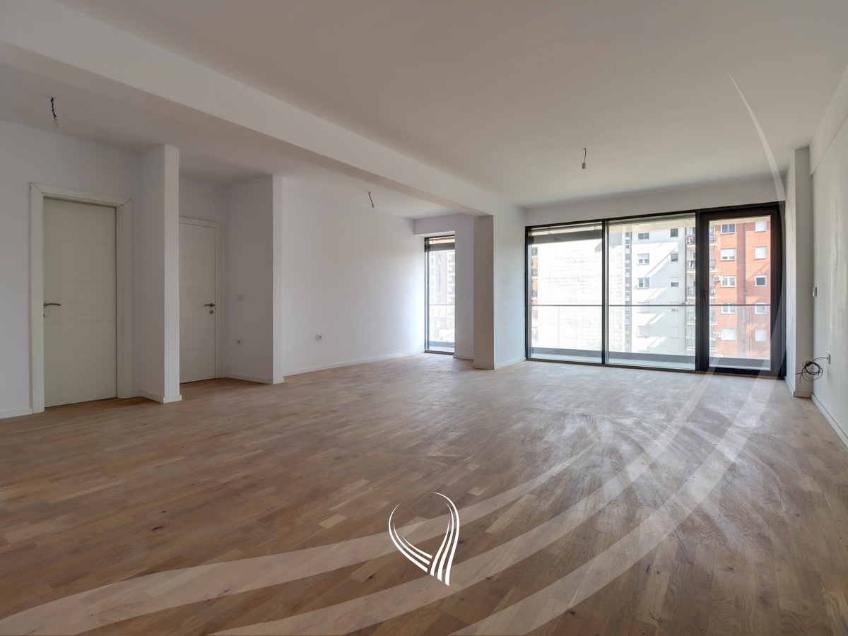 Banesë me 4 dhoma gjumi në shitje në lagjen Mati 1 – Rruga A0