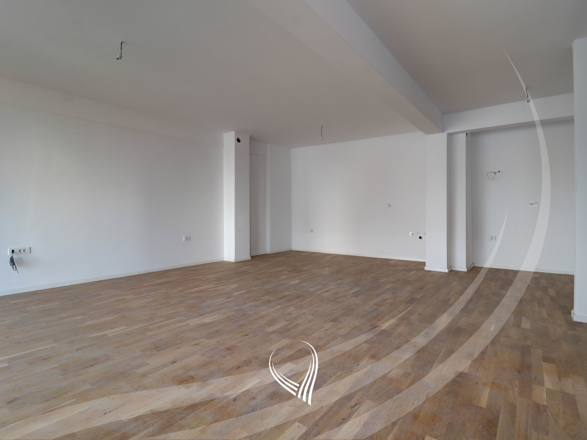 Banesë me 4 dhoma gjumi në shitje në lagjen Mati 1 – Rruga A3