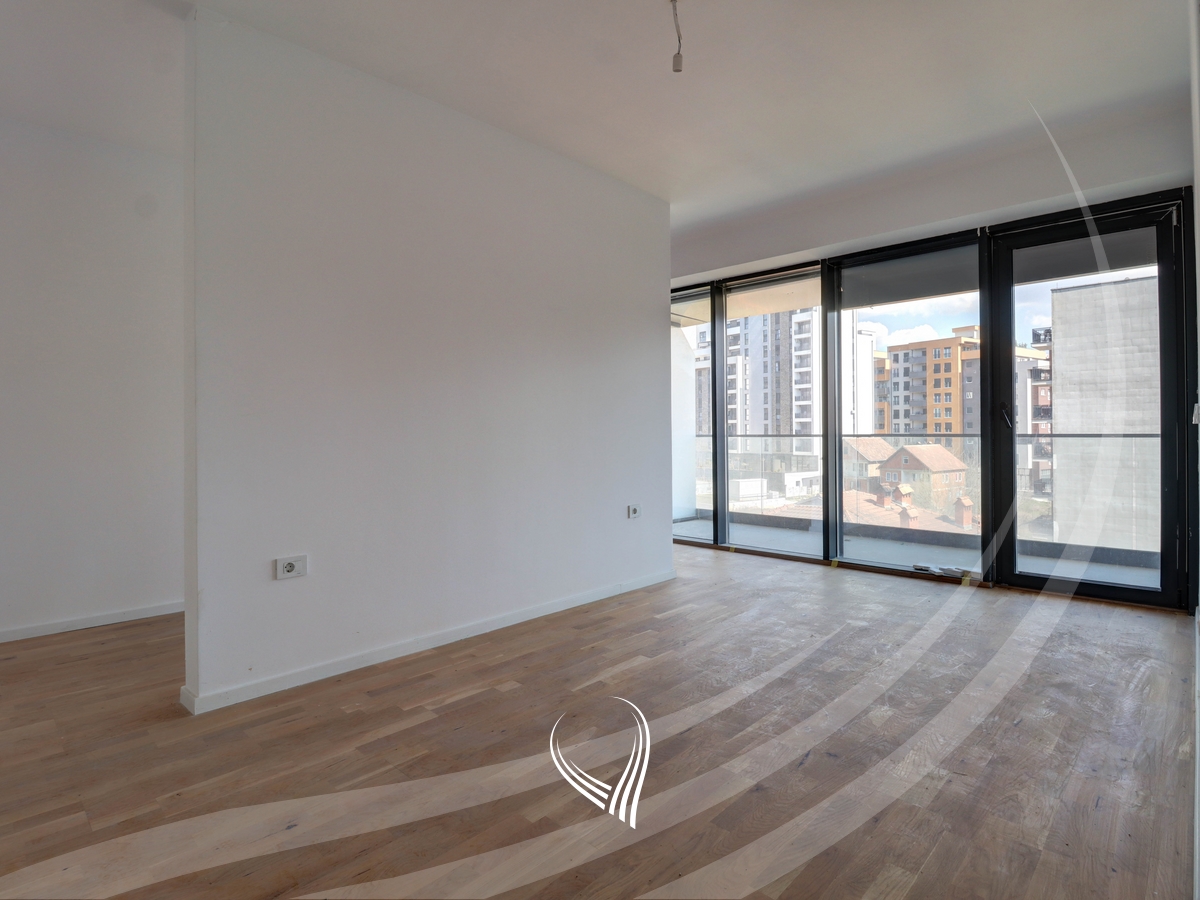 Banesë me 4 dhoma gjumi në shitje në lagjen Mati 1 – Rruga A7