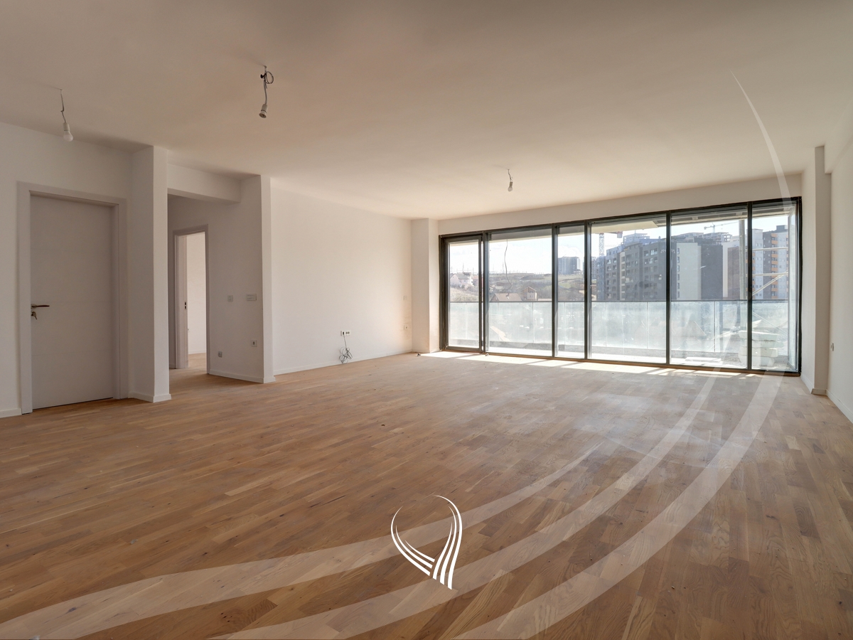 Banesë me 4 dhoma gjumi në shitje në lagjen Mati 1 – Rruga A0