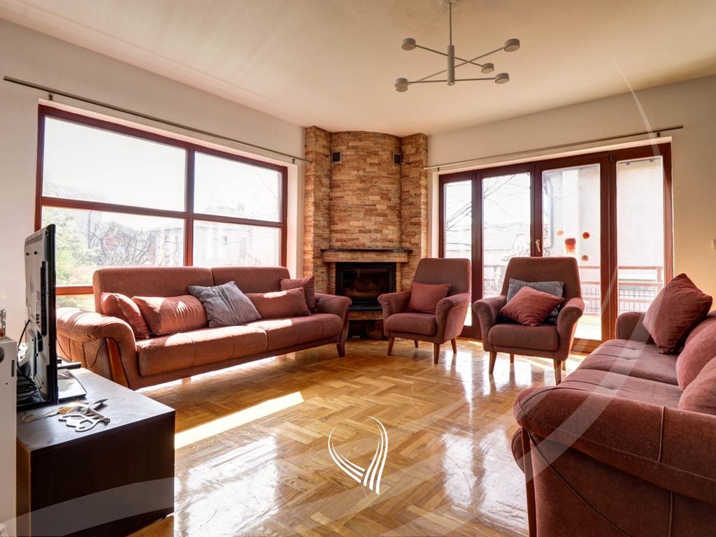 Shtëpi me 3 dhoma gjumi në shitje në lagjen NIC1