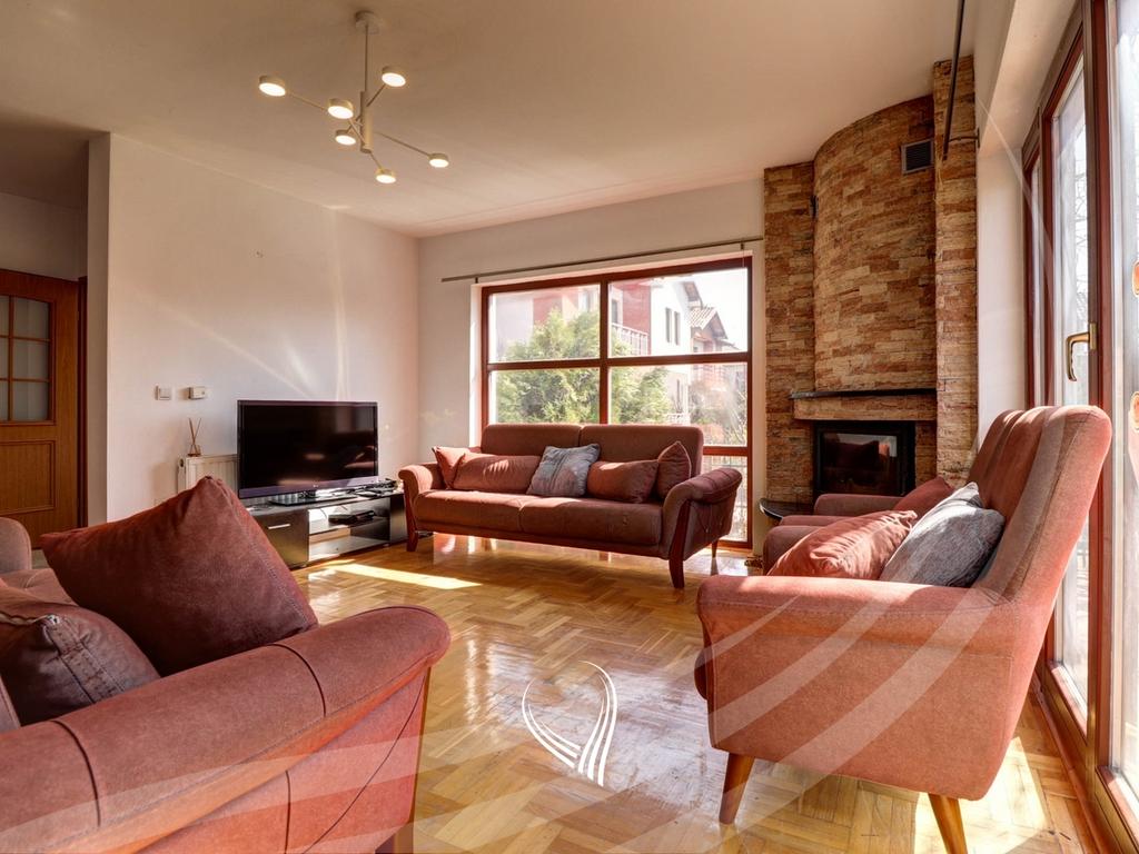 Shtëpi me 3 dhoma gjumi në shitje në lagjen NIC2