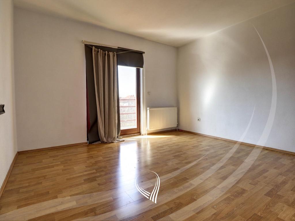 Shtëpi me 3 dhoma gjumi në shitje në lagjen NIC6