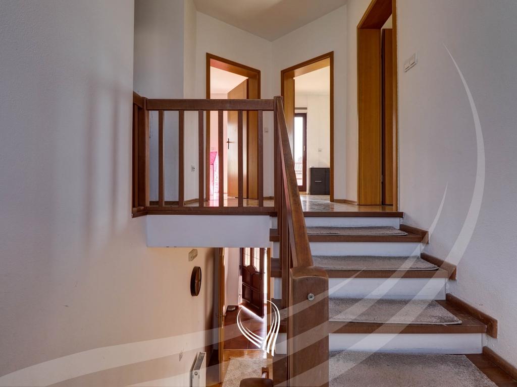 Shtëpi me 3 dhoma gjumi në shitje në lagjen NIC10