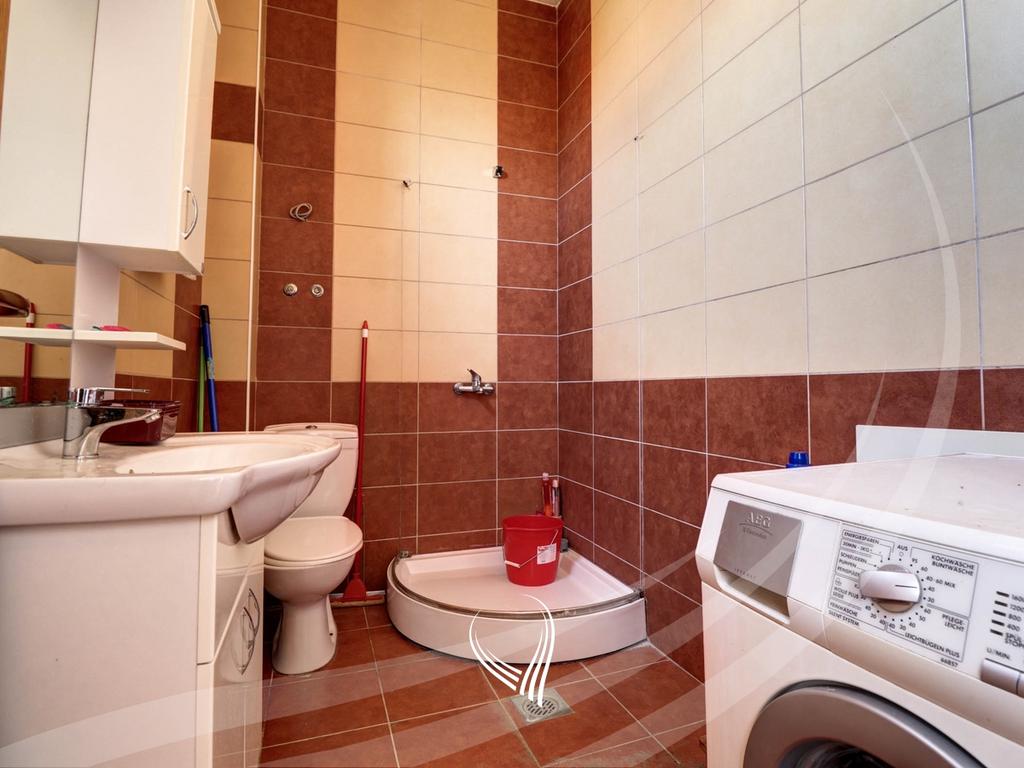 Shtëpi me 3 dhoma gjumi në shitje në lagjen NIC13