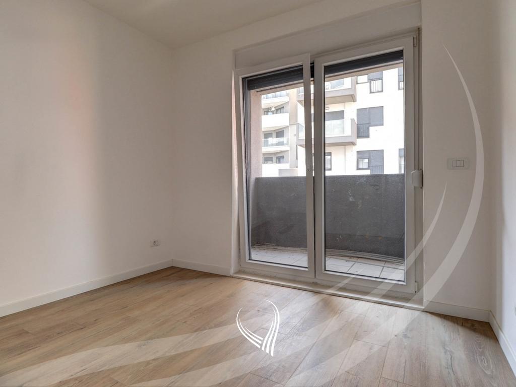 Banesë me 2 dhoma gjumi për shitje në lagjen Mati 1 – Kodrina3