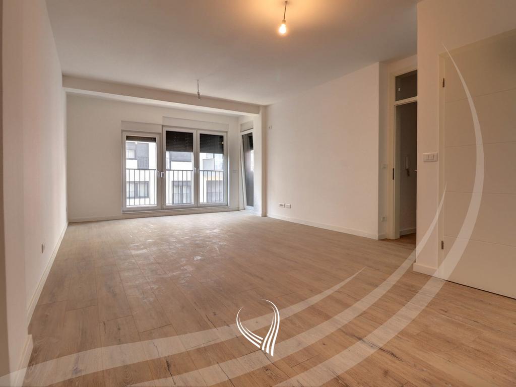 Banesë me 2 dhoma gjumi për shitje në lagjen Mati 1 – Kodrina