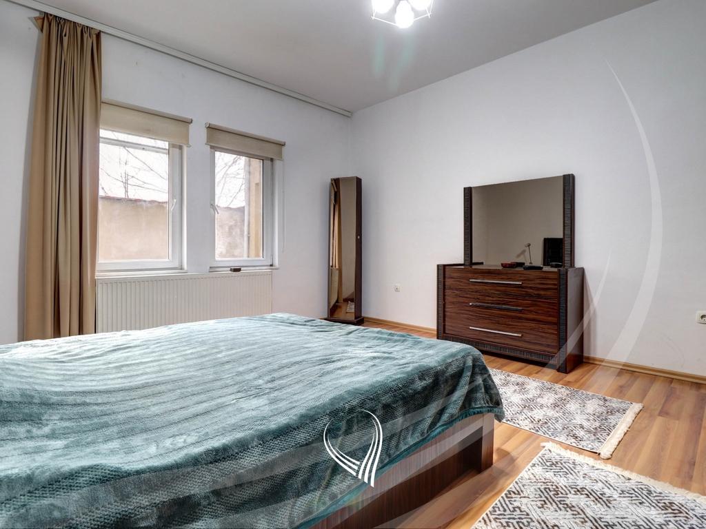 Shtëpi me 4 dhoma gjumi në shitje në lagjen Arbëria – Dragodan9