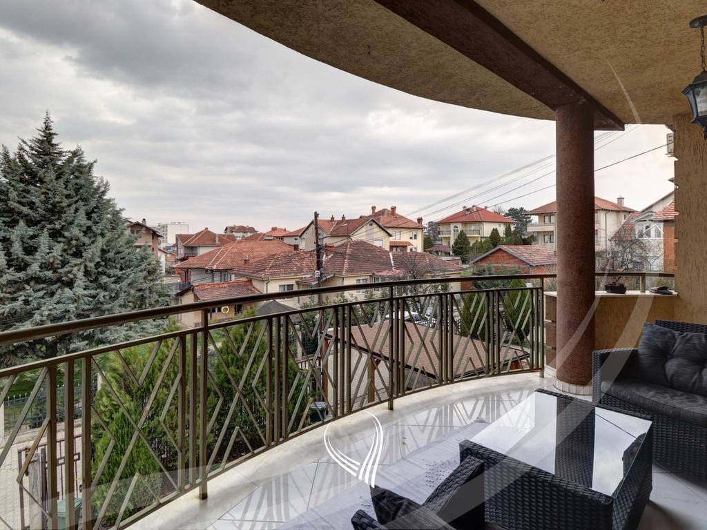 Shtëpi me 4 dhoma gjumi në shitje në lagjen Arbëria – Dragodan17