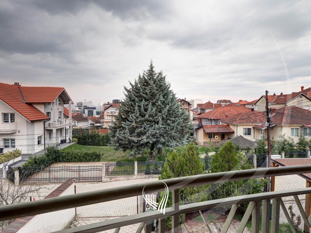 Shtëpi me 4 dhoma gjumi në shitje në lagjen Arbëria – Dragodan18