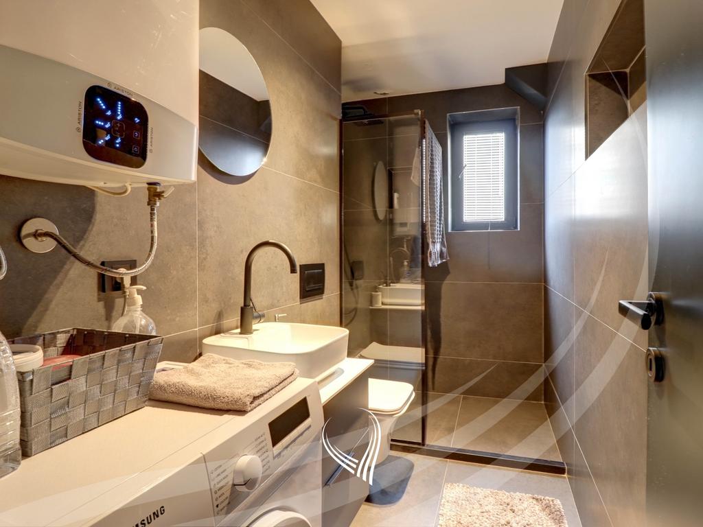 Banesë me 1 dhomë gjumi në shitje në lagjen Qafa8