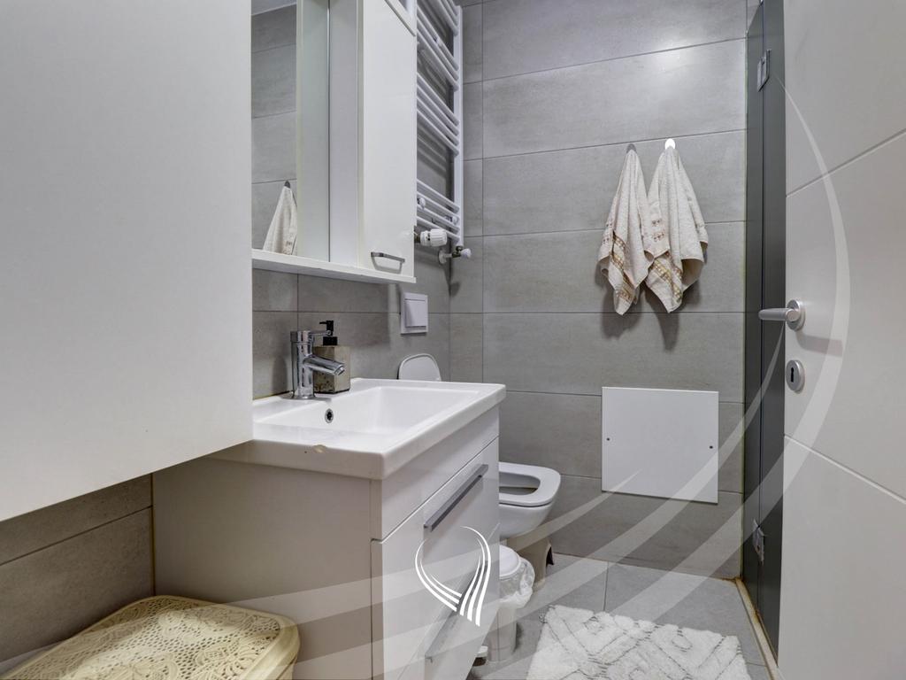 Banesë me 2 dhoma gjumi në shitje në lagjen Mati 1 – Kompleksi “Blini”13